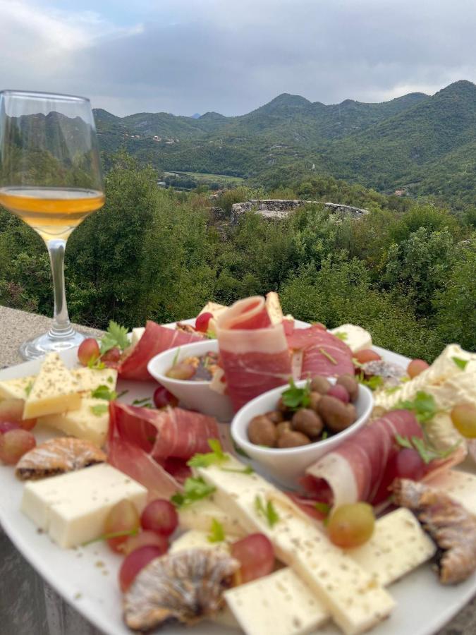 Guest house Skadar Family