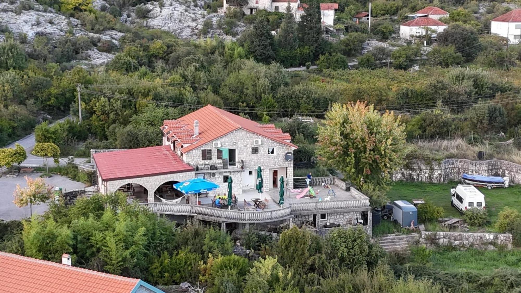 Guest house Skadar Family *