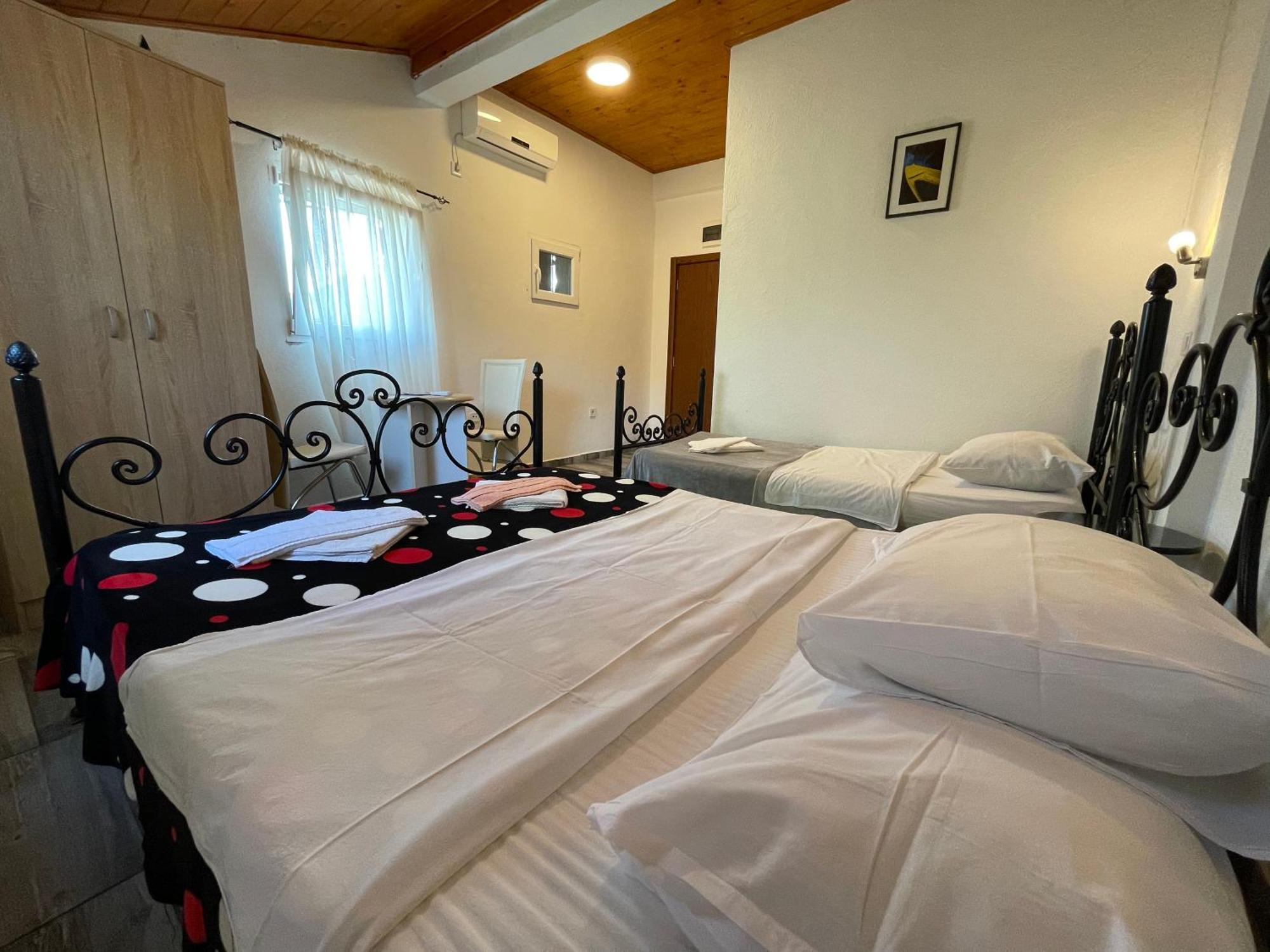 Guest house Skadar Family