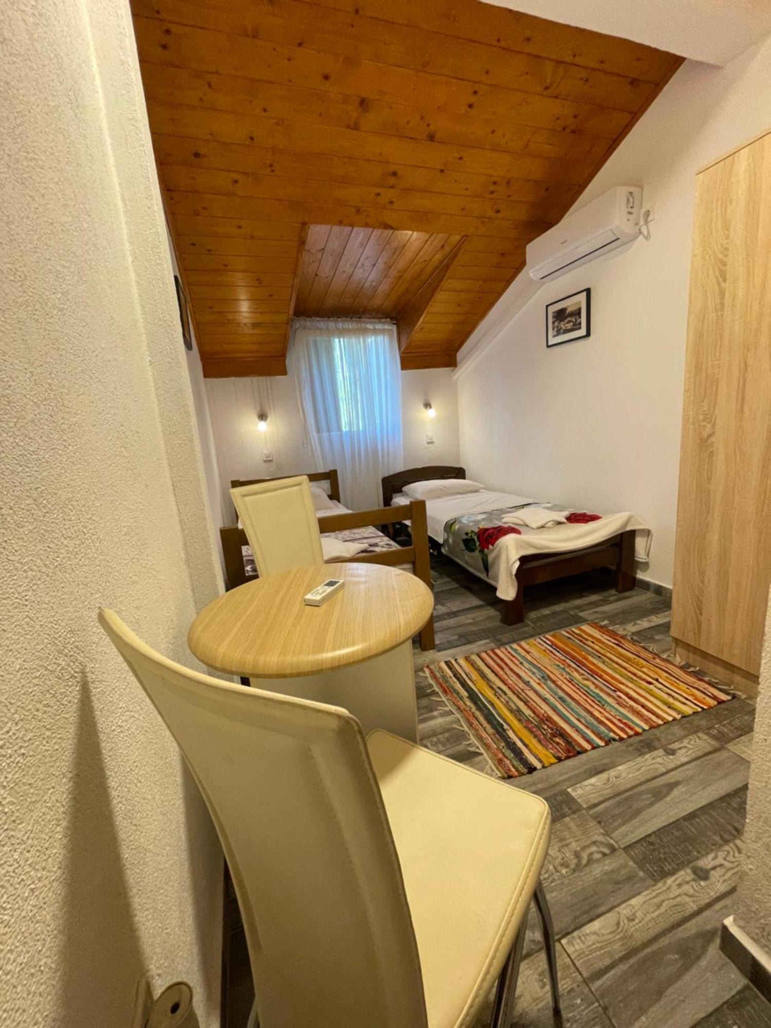 Guest house Skadar Family