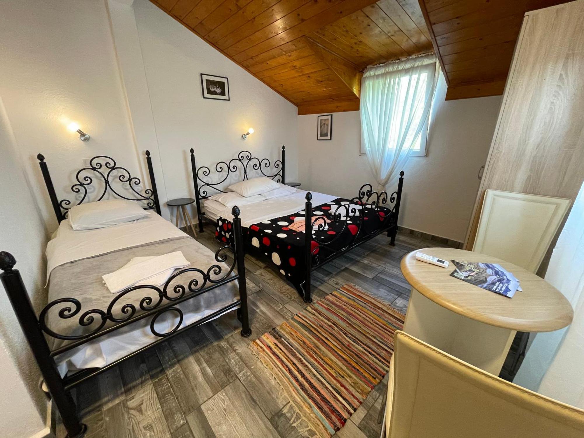 Guest house Skadar Family *