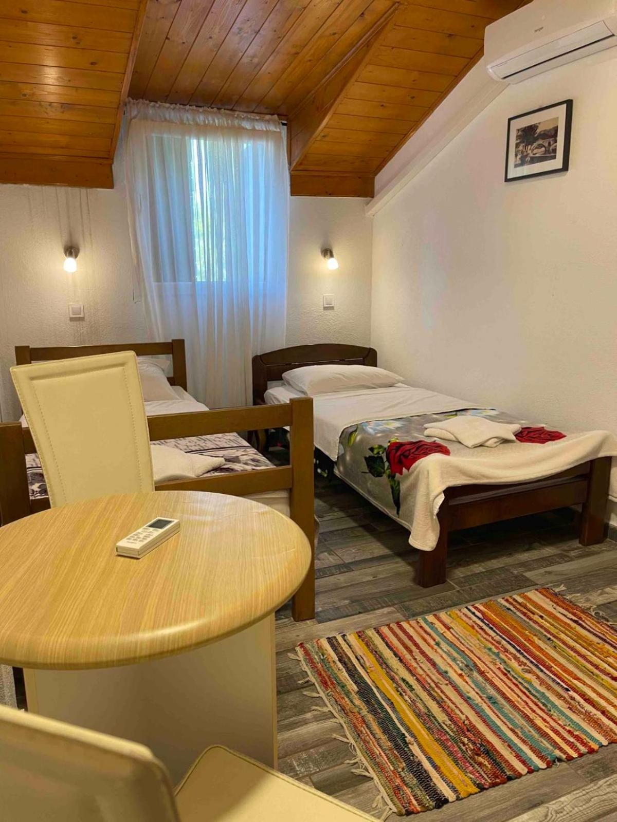 Guest house Skadar Family